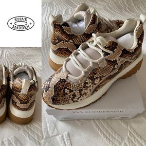 Steve Madden Snake Print Sneakers. NWOT SZ 10